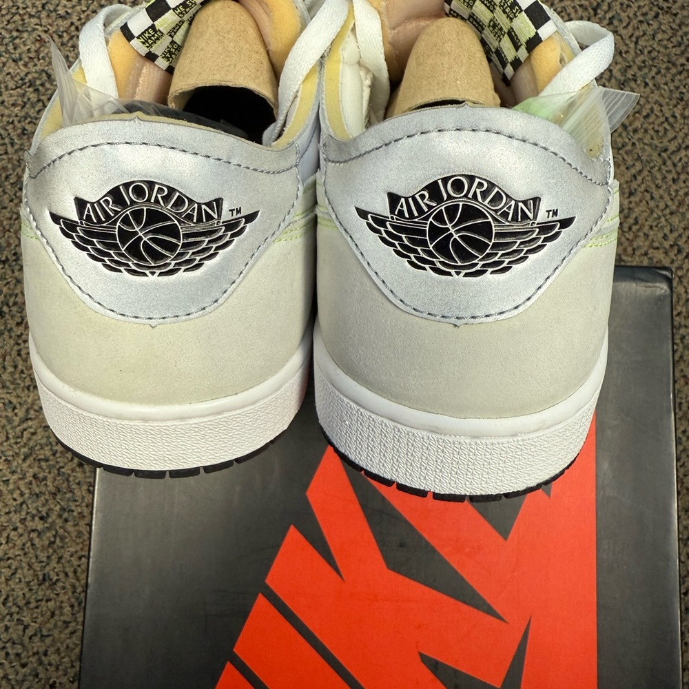 Jordan 1 Retro Low - White Ghost Green Black-  Low-Top Sneakers - Picture 4 of 6